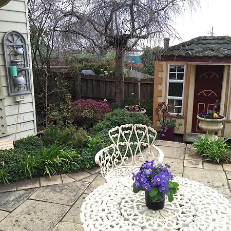 Ellie'S Place On City Park Launceston Exterior photo