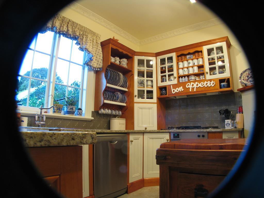 Ellie'S Place On City Park Launceston Room photo