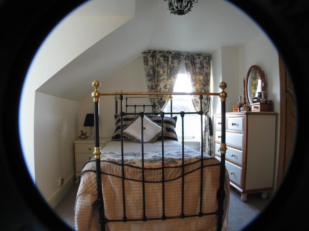 Ellie'S Place On City Park Launceston Room photo