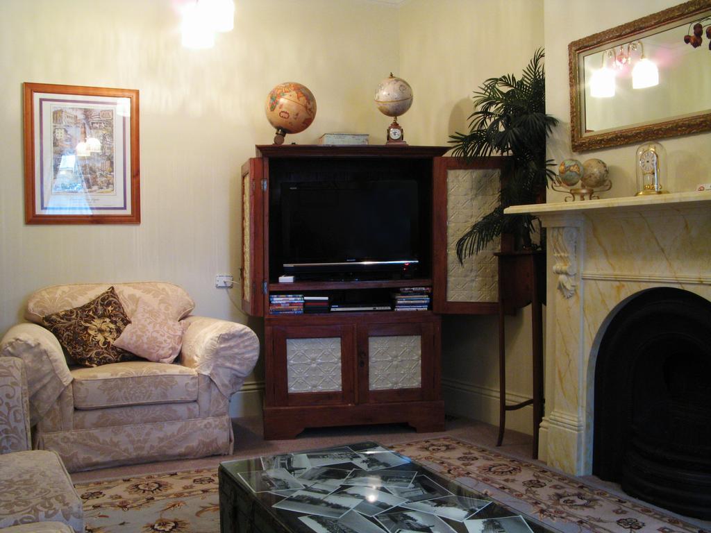 Ellie'S Place On City Park Launceston Room photo