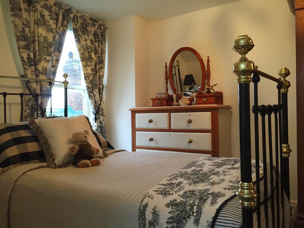 Ellie'S Place On City Park Launceston Room photo